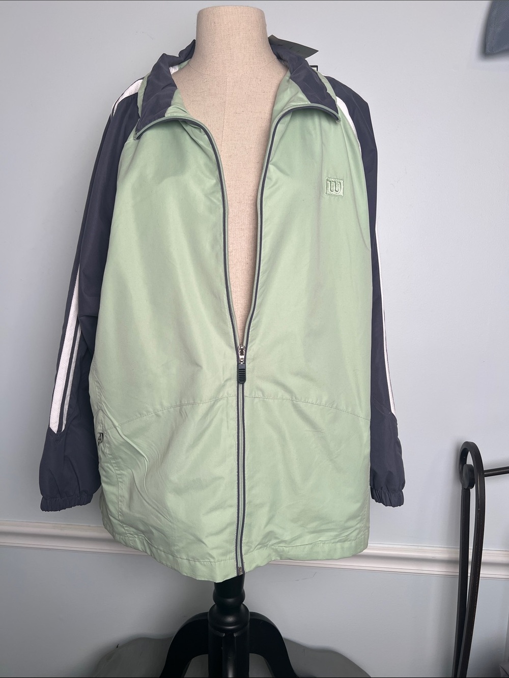 Wilson NWT Women’s Light Green and Gray Windbreaker Jacket. 1X